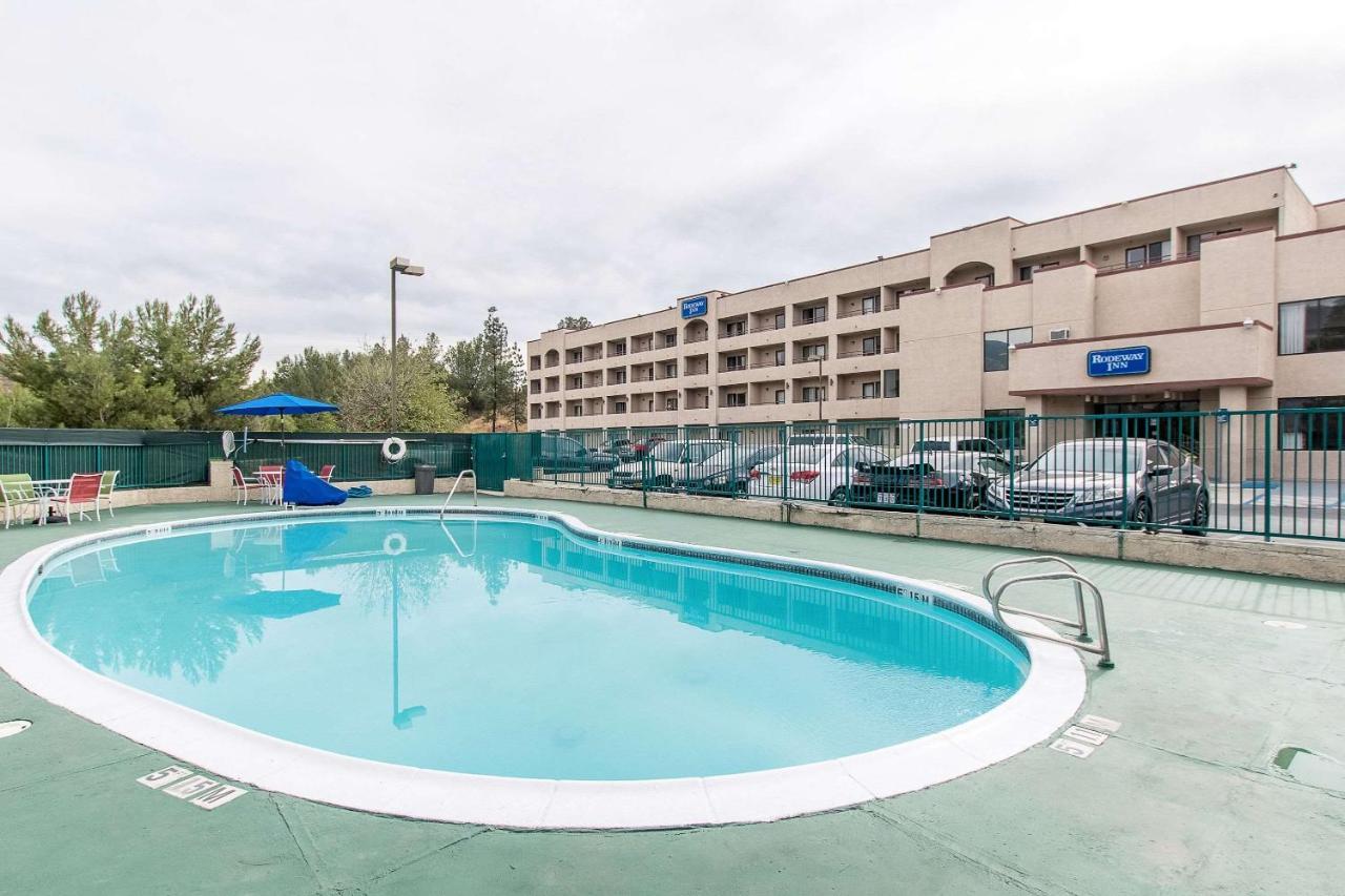 San Bernandino Inn & Suites San Bernardino Exteriér fotografie